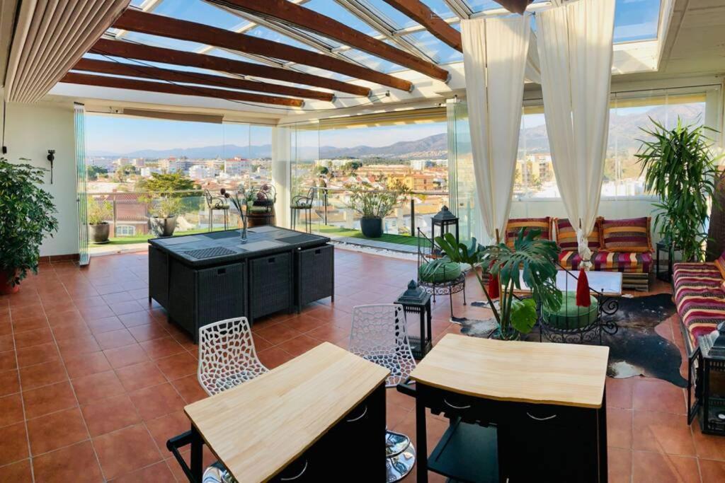 Les Marines Apartment Roses Luaran gambar