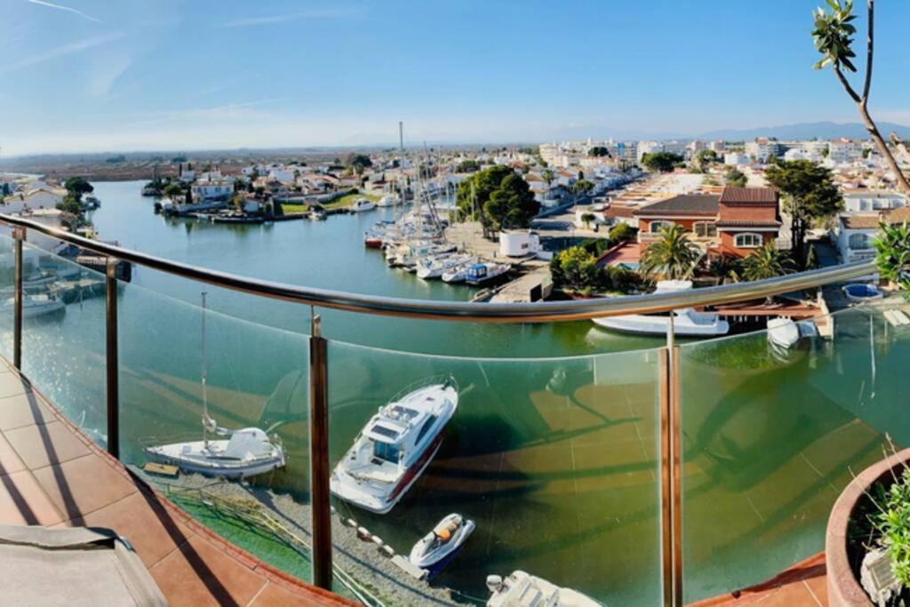 Les Marines Apartment Roses Luaran gambar