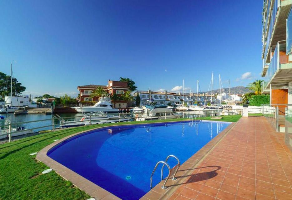 Les Marines Apartment Roses Luaran gambar